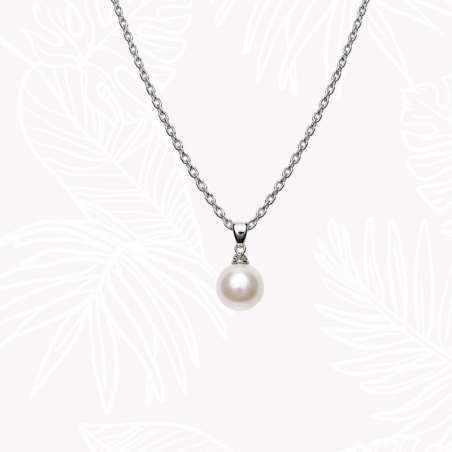 Collar de perlas blancas
