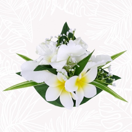 Pinza para el cabello con flores de orquídeas blancas.
