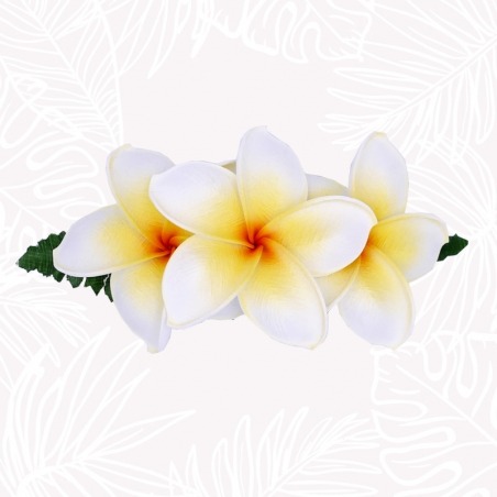 Pinza para el cabello con flores de frangipani blancas